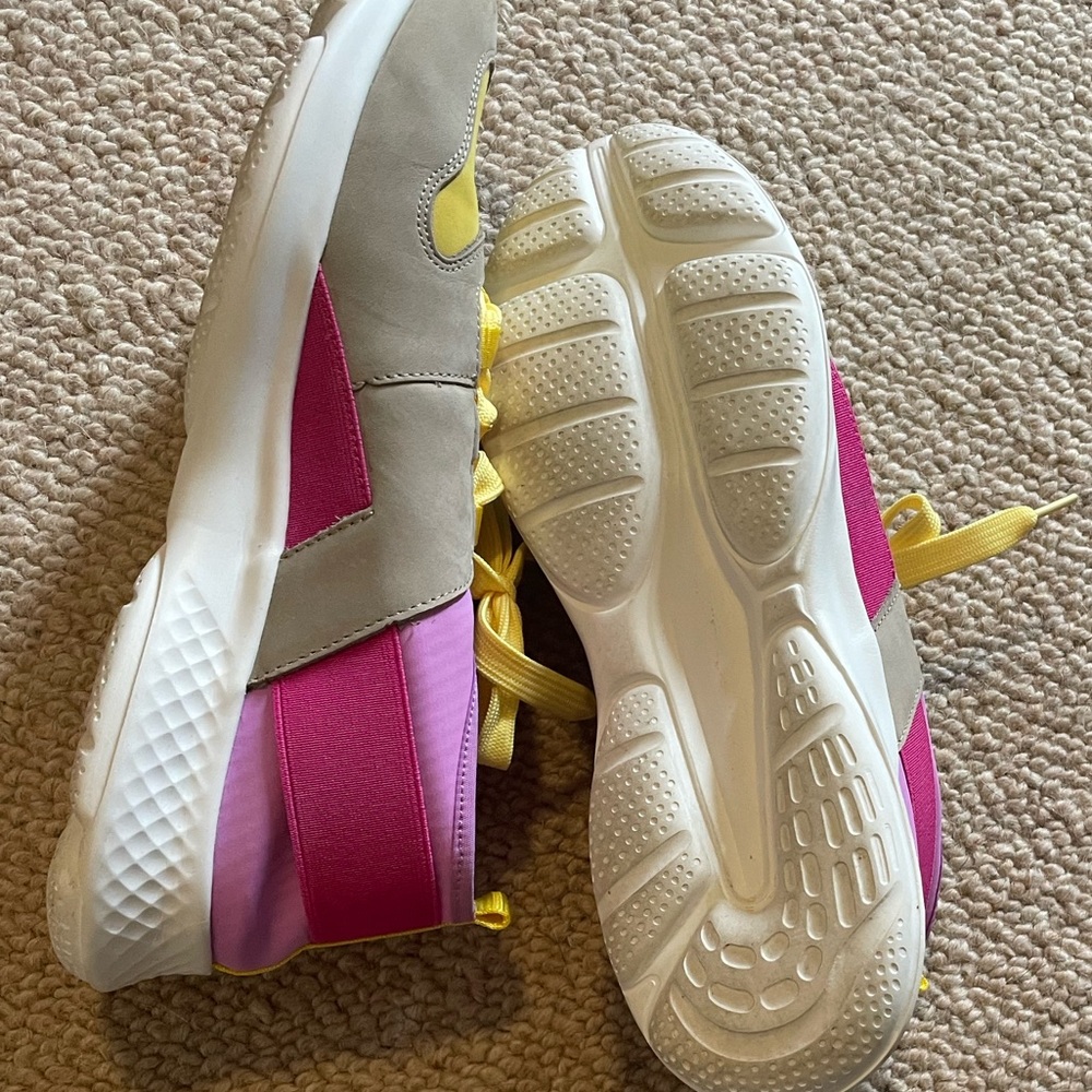 ❤️Vaneli Sport Sneakers